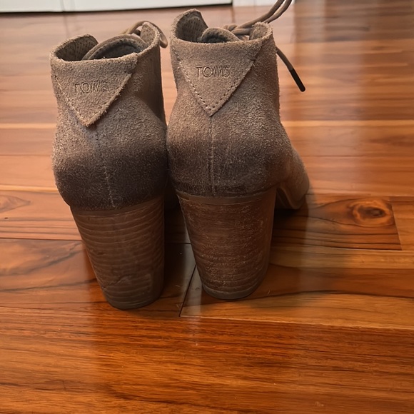 Tom’s faux suede tie-up booties - Picture 3 of 7